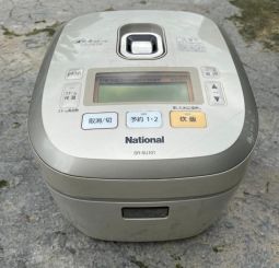 Nồi cơm điện cao tần ly nước National (1lit)