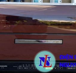 Máy rửa chén cũ PANASONIC NP-TR8 mặt mica nâu (date 2015)