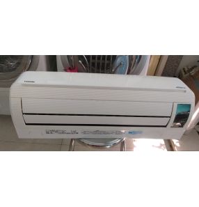Máy lạnh cũ Toshiba 2HP hiển thị nhiệt độ trong phòng